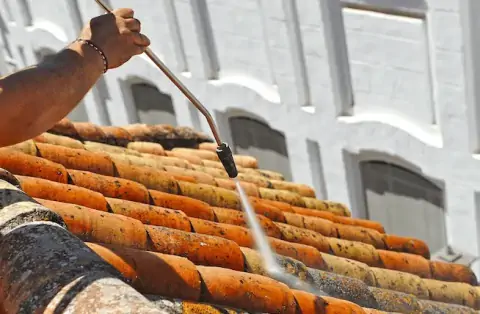 Nettoyage de toitures - Montaigut le Blanc